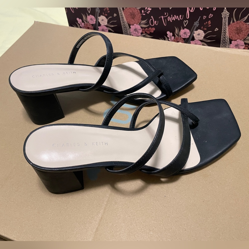 Charles&Keith Block Heel Toe Loop Sandals - image 5